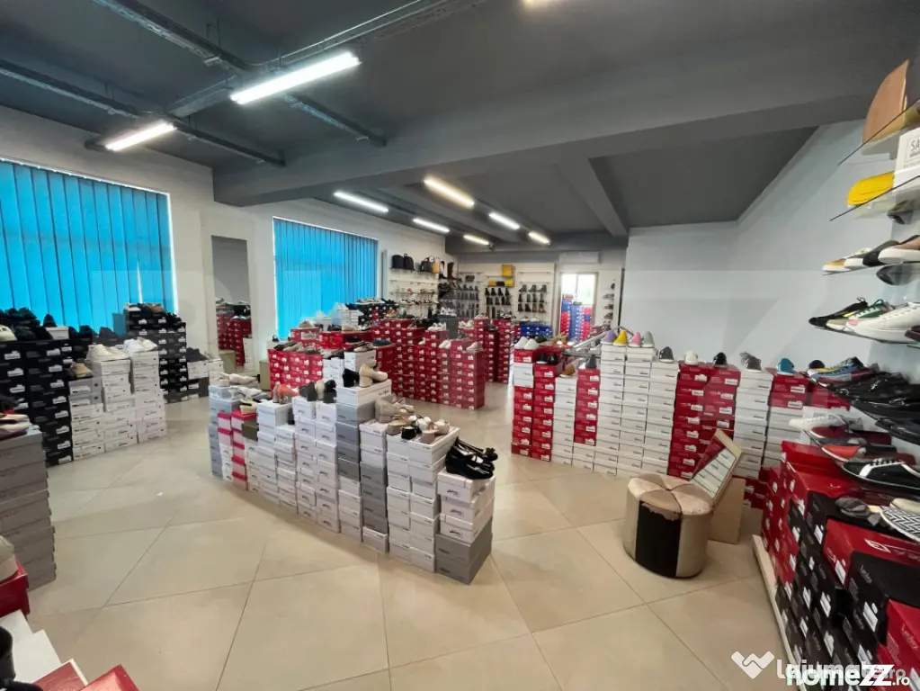 Spațiu comercial de închiriat, 180 mp utili, parcare propr