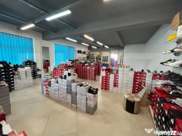 Spațiu comercial de închiriat, 180 mp utili, parcare propr