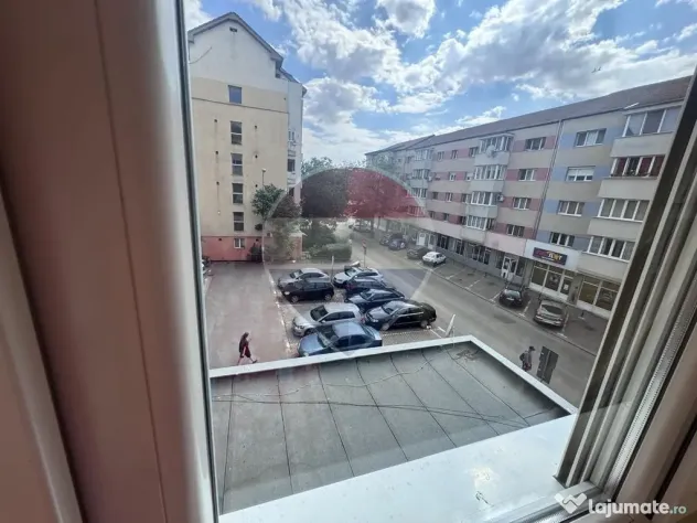 Apartament cu 3 camere de închiriat, în zona Ioșia-Nord