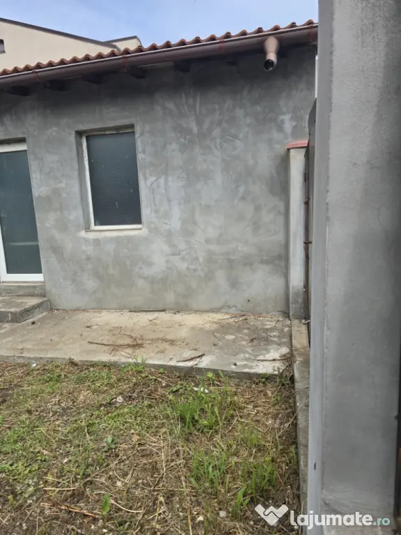 De Închiriat: Teren (91 mp),spatiu,Acces Stradal,Compozitorilor