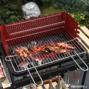 Outsunny Grătar cu Cărbuni, Roți si Grilaj cu Înălțime Reglabilă, 3 Rafturi și Tavă pentru Cenușă, 103x47x95 cm, Roșu | Aosom Romania 