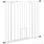 PawHut Poartă Reglabilă pentru Câini Înaltă cu Ușă Mică și Închidere Automată, 74-101x104cm, Alb | Aosom Romania