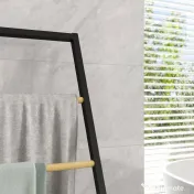 HOMCOM Suport pentru prosoape cu 4 bare din oțel și bambus, 40.5x28x98cm, negru și culoare lemn