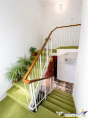 Casa individuala cu 5 camere, garaj, pivnita si curte propri 