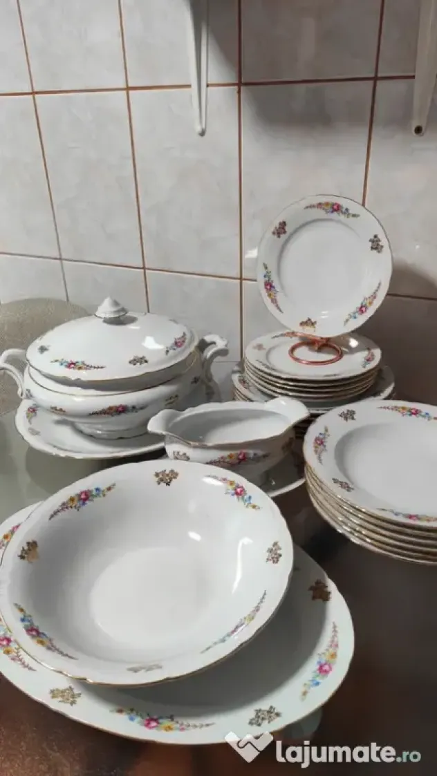 Vând serviciu masa 6 persoane