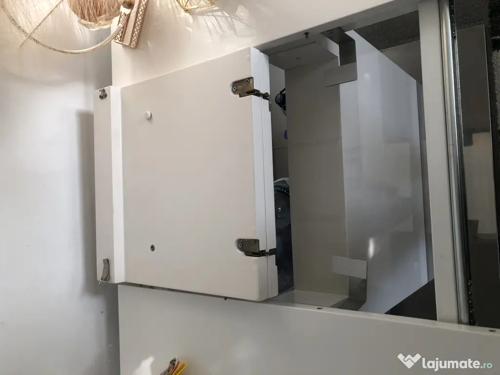 Masa extensibila cu 4 scaune tapitate
