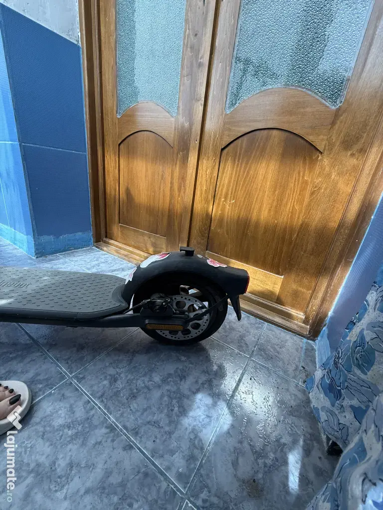 Trotinetă electrică Ninebot by Segway – 10 x 2.125 – cu accesorii