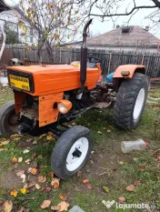 Vând tractor universal u445-2manete 