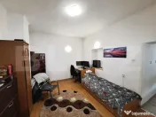 Casă spațioasă cu livadă, teren de 1.690 mp și panouri 