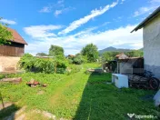 Casă spațioasă cu livadă, teren de 1.690 mp și panouri 