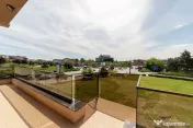 Spațiu comercial generos – 160 mp – poziție premium... 