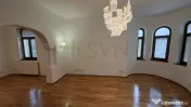 Vila superba strada Plantelor