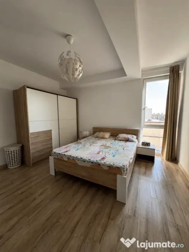 Apartament de 2 camere de inchiriat -- bloc nou, parcare inclusă, central