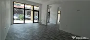 Spatiu Comercial cu 3 usi din sticla si vitrine mari - Elisa 
