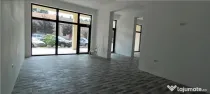 Spatiu Comercial cu 3 usi din sticla si vitrine mari - Elisa