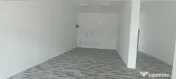 Spatiu Comercial cu 3 usi din sticla si vitrine mari - Elisa 