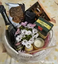 Coșuri cadou , aranjamente 