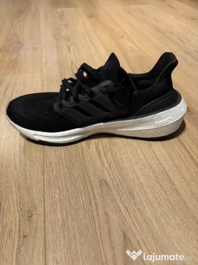 Pantofi alergare / casual adidas Ultraboost Light - Marimea 42 - Cutie Originală