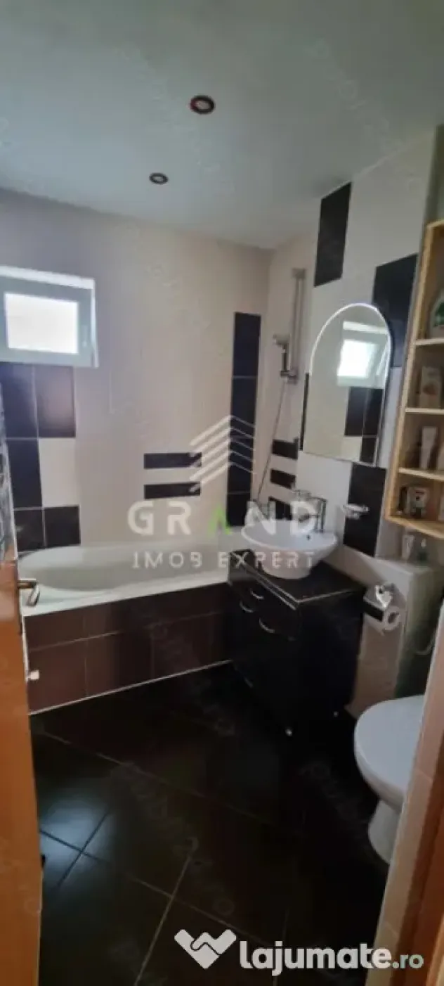 Apartament in vila | 2 camere | Decomandat | Parcare | Curte