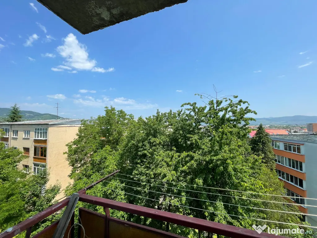 Ofer pentru inchiriere apartament 2 camere direct de la proprietar