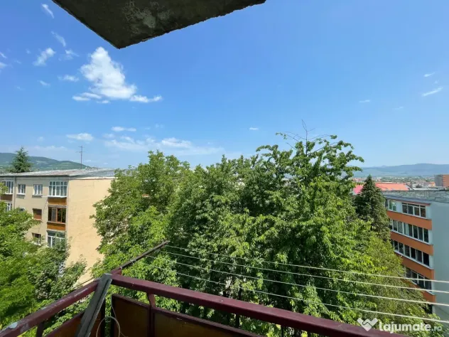 Ofer pentru inchiriere apartament 2 camere direct de la proprietar
