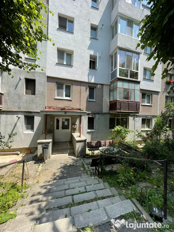Ofer pentru inchiriere apartament 2 camere direct de la proprietar