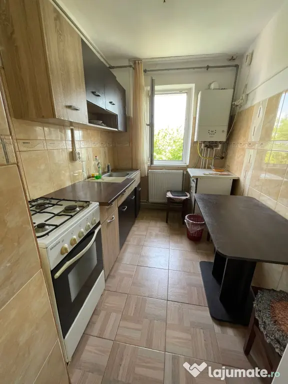 Ofer pentru inchiriere apartament 2 camere direct de la proprietar