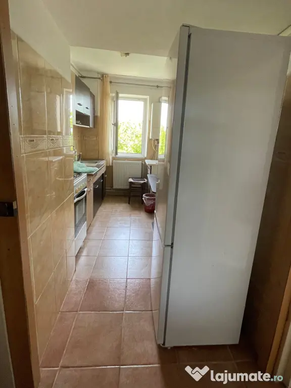 Ofer pentru inchiriere apartament 2 camere direct de la proprietar