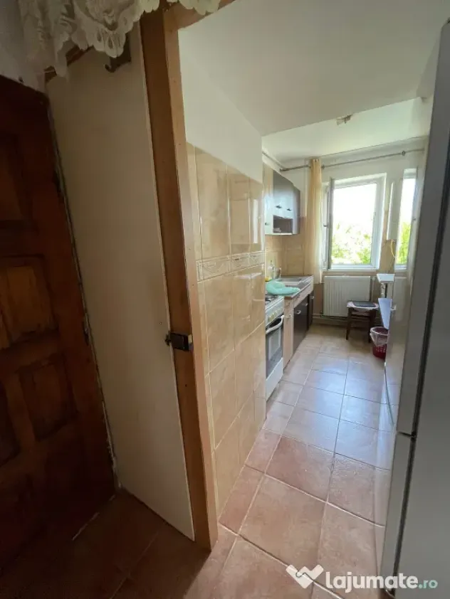 Ofer pentru inchiriere apartament 2 camere direct de la proprietar