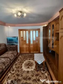 Apartament cu 3 camere 55mp, decomandat, cu garaj și parcar