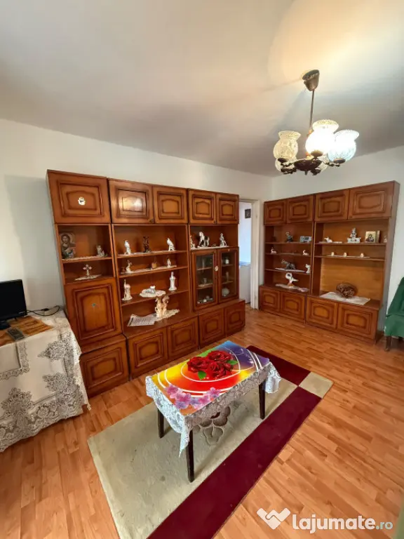 Apartament cu 2 camere, 45 mp, balcon închis, poziție exce
