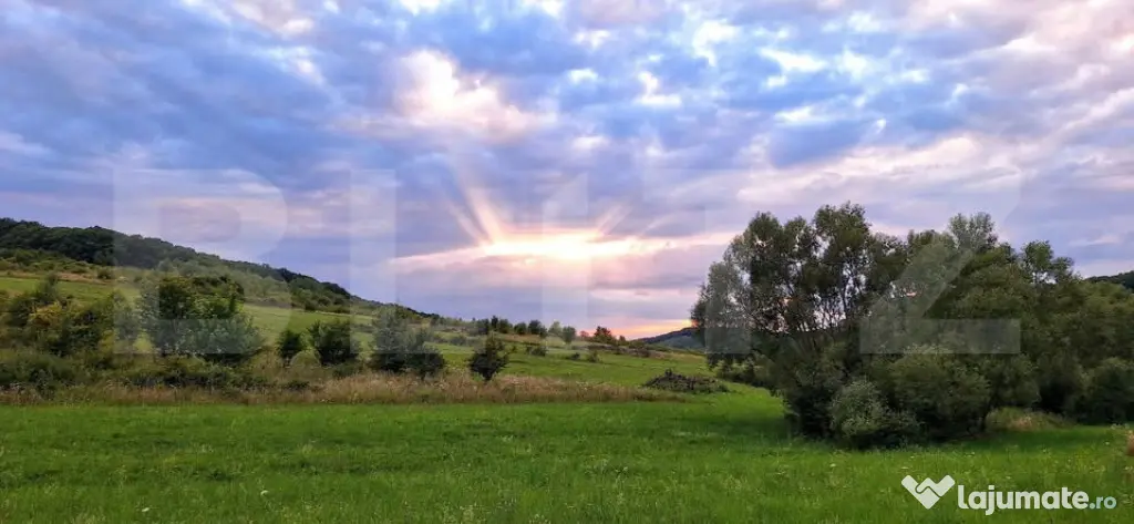 Teren intravilan de vânzare în Bozeni – 1.500 m² | Idea