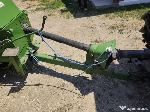 Vând presă baloți John Deere model 349