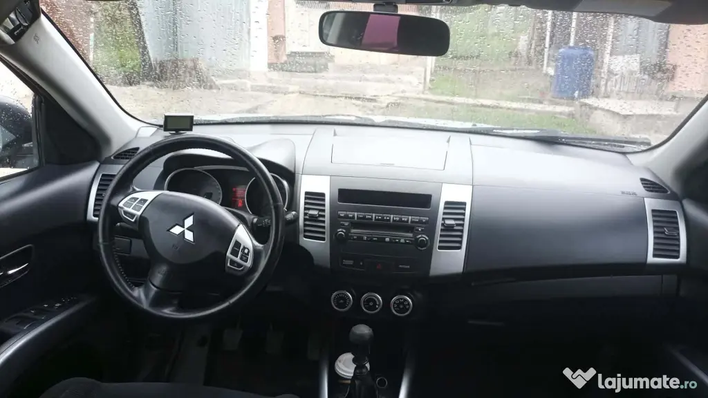 Mitsubishi outlander 2 dizel acum adusa In