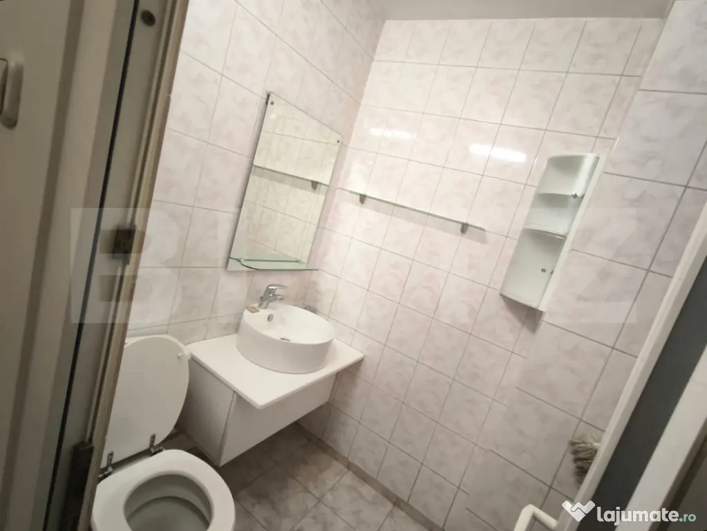 Apartament cu 3 camere, decomandat, 2 băi și pet friendly-
