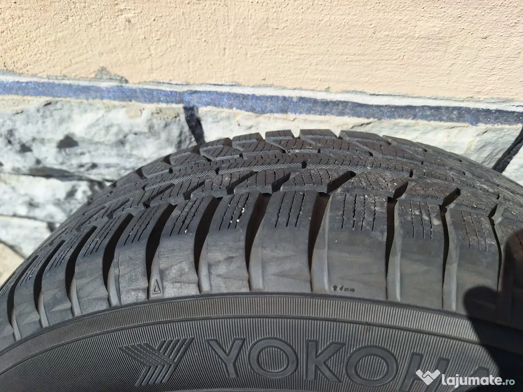 4 Roti cu Jante auto din aliaj Borbet CA 15" si anvelope de iarna Yokohama