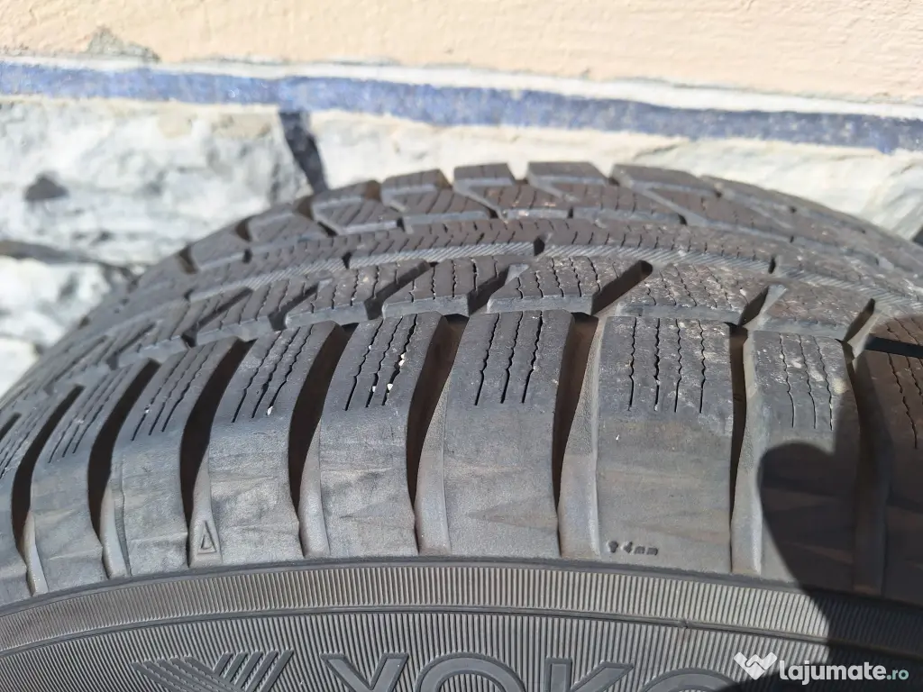 4 Roti cu Jante auto din aliaj Borbet CA 15" si anvelope de iarna Yokohama