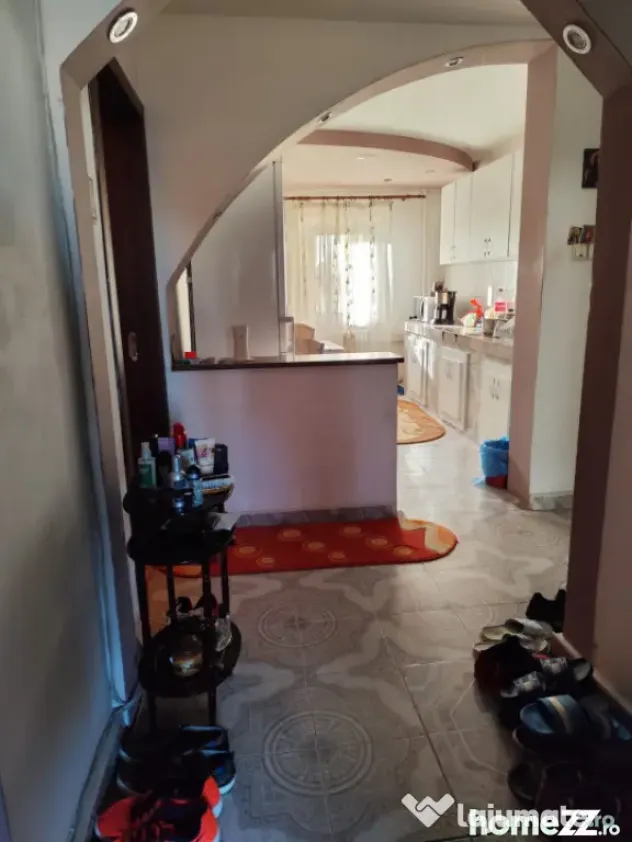 Apartament 4 camere, etaj 1, Craiovita Noua