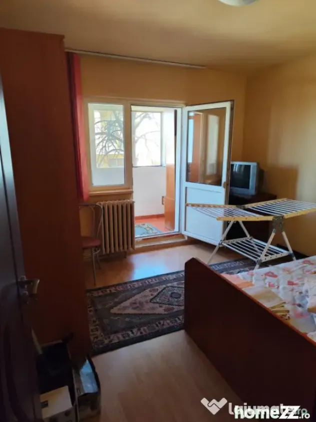 Apartament 4 camere, etaj 1, Craiovita Noua