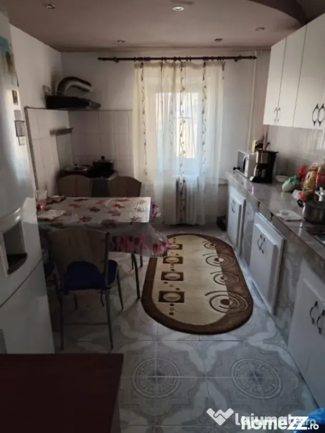 Apartament 4 camere, etaj 1, Craiovita Noua