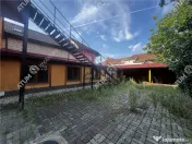 Spatiu comercial cu 10 camere 4 bai si teren de 600 mp zona 