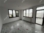 Spatiu comercial cu 10 camere 4 bai si teren de 600 mp zona 