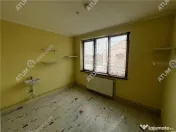 Spatiu comercial cu 10 camere 4 bai si teren de 600 mp zona 