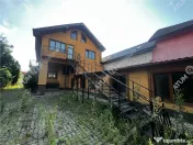 Spatiu comercial cu 10 camere 4 bai si teren de 600 mp zona 