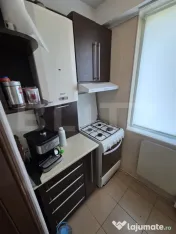 Apartament de închiriat cu 3 camere, cartier Brădet 