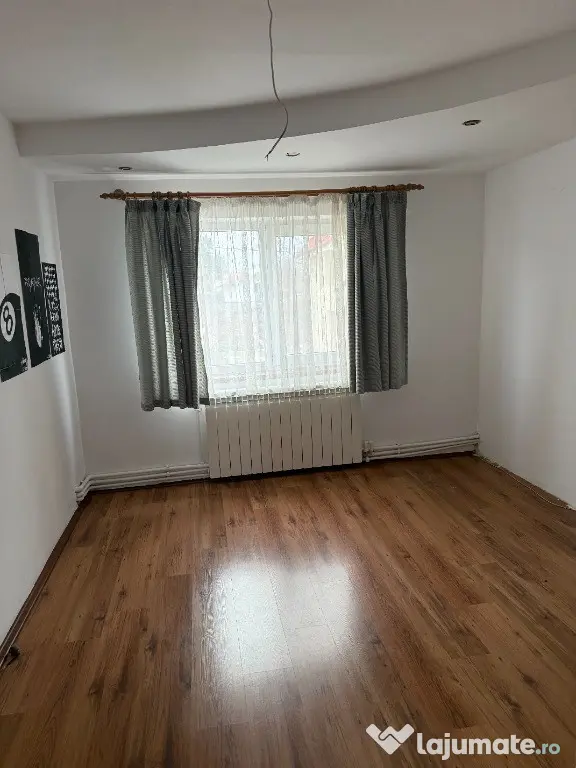 Apartament 4 camere spatios