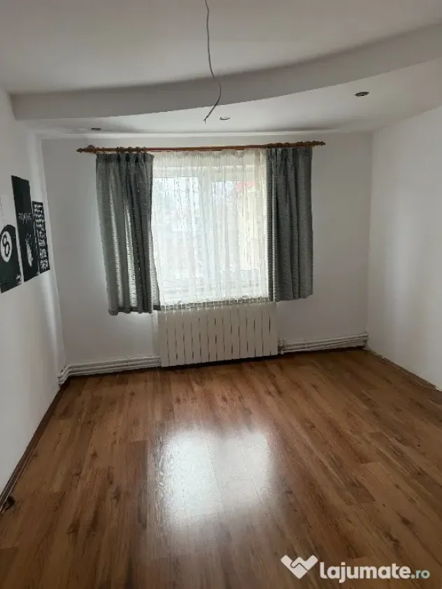 Apartament 4 camere spatios