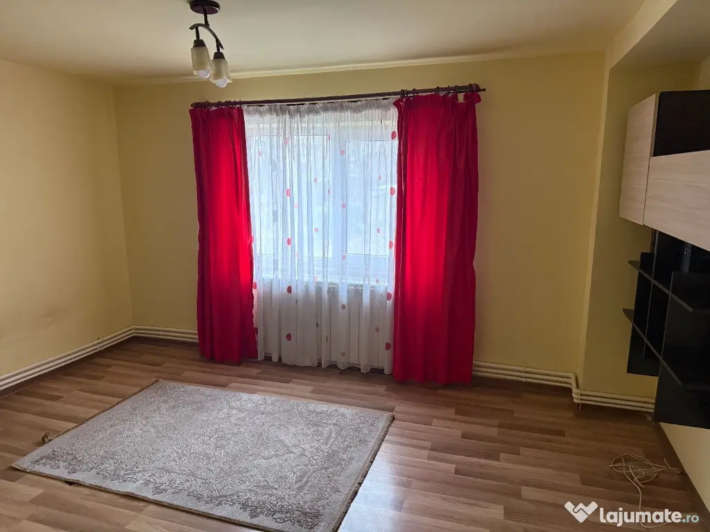 Apartament 4 camere spatios