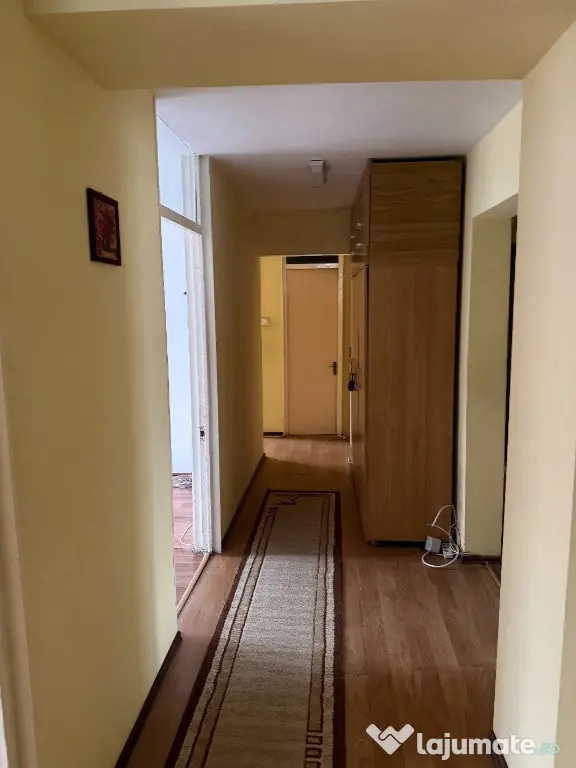 Apartament 4 camere spatios