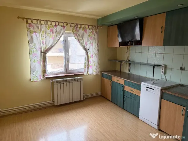 Apartament 4 camere spatios